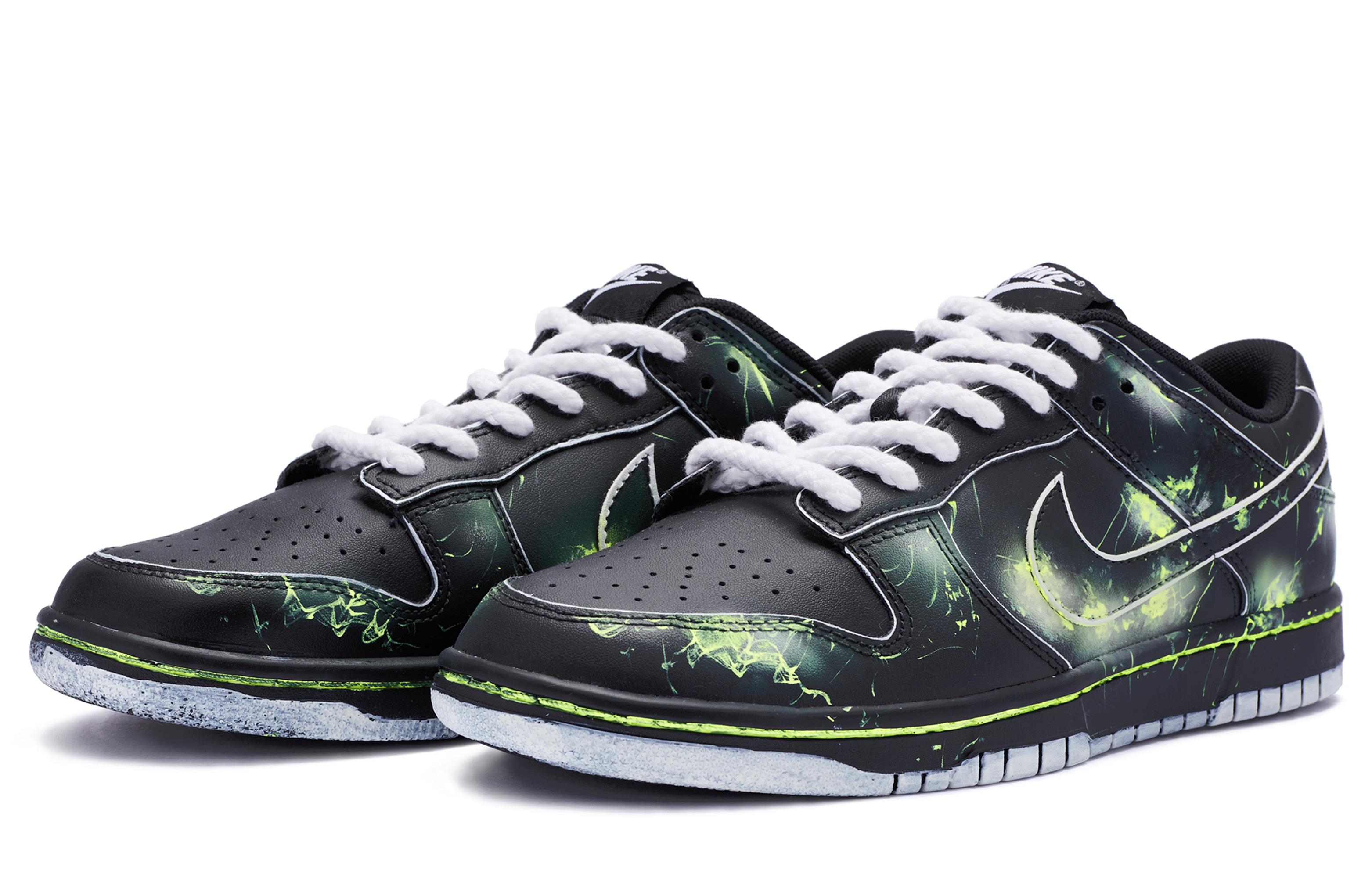 Lookbook カスタム ダンク ロー "マトリックス" (黒/緑/白) DV0831-002(TeamR-男款黑客帝国)