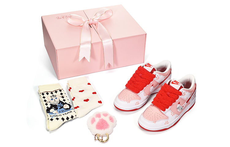 Buy [Kasut Custom] Nike Dunk Low 'Hari Valentine Cetakan Tapak Kucing' DD1391-600(TeamE-男款猫爪白粉红)