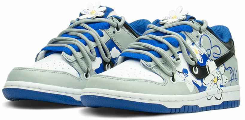 【定製球鞋】Nike Dunk Low 情人節禮盒 解構 克萊因藍 塗鴉 清新小雛菊 低幫 板鞋 GS 白灰藍 Lookbook 【定製球鞋】Nike Dunk Low 情人節禮盒 解構 克萊因藍 塗鴉 清新小雛菊 低幫 板鞋 GS 白灰藍