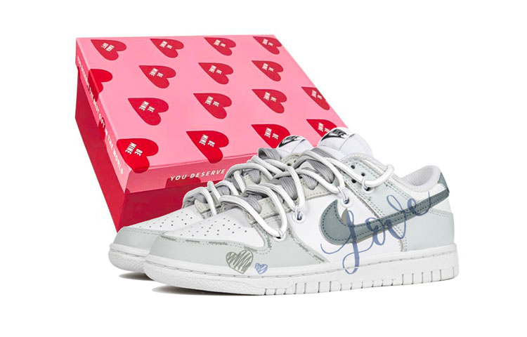 Buy 나이키 덩크 로우 '발렌타인 러브' (회/흰) DJ6188-101(TeamS-情人节解构爱心S-BOX)