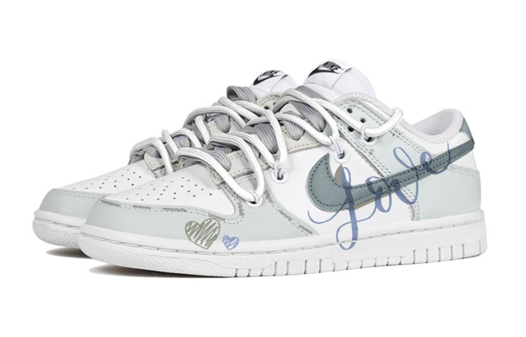 Shop 나이키 덩크 로우 '발렌타인 러브' (회/흰) DJ6188-101(TeamS-情人节解构爱心S-BOX)