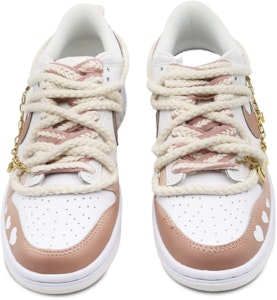 【客製化球鞋】Nike Dunk Low 玫瑰鎖愛 氣質女孩 高貴溫柔 鏈條 解構鞋帶 低幫 板鞋 GS 暖粉色 Shop 【客製化球鞋】Nike Dunk Low 玫瑰鎖愛 氣質女孩 高貴溫柔 鏈條 解構鞋帶 低幫 板鞋 GS 暖粉色