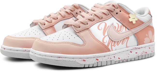 ナイキダンクロー「ホワイト-ピンク」カスタムシューズ DH9765-102(Team16-女款樱粉甘露绯粉) Lookbook ナイキダンクロー「ホワイト-ピンク」カスタムシューズ DH9765-102(Team16-女款樱粉甘露绯粉)