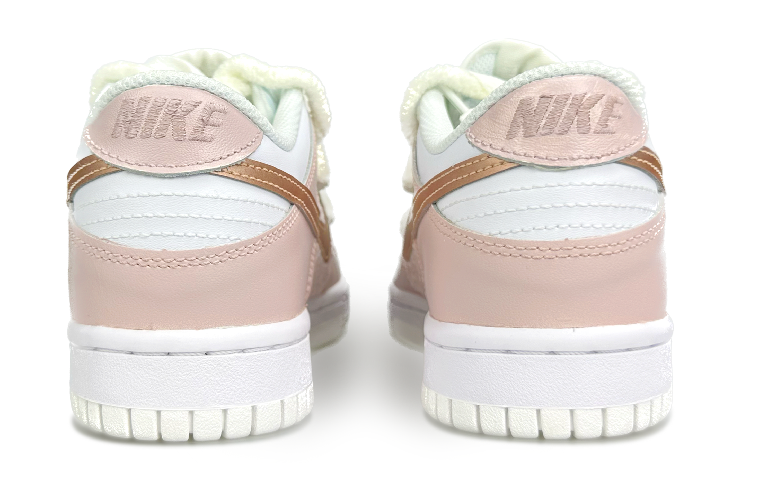 Shop 나이키 덩크 로우 '화이트 핑크 글리터' (커스텀) DH9765-100(Team79-女款闪粉跳跳糖)