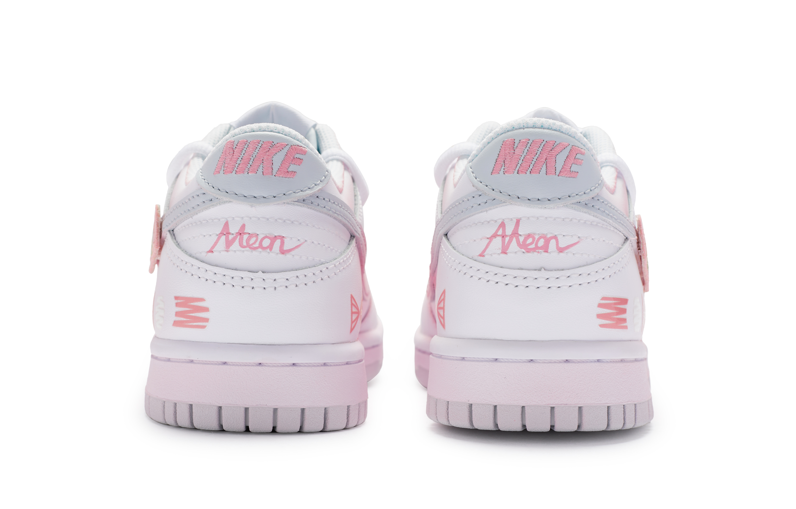 Shop [Sepatu Custom] Nike Dunk Low 'Putih Pink Moon Band-Aid' DH9765-102(Team80-女款月亮创可贴)