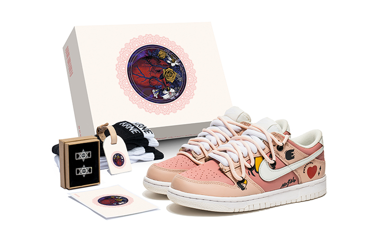 Buy 【定製球鞋】 Nike Dunk Low 野鶴製造 愛心塗鴉 復古風 禮盒 低幫 板鞋 GS 桃粉
