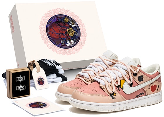 【定製球鞋】 Nike Dunk Low 野鶴製造 愛心塗鴉 復古風 禮盒 低幫 板鞋 GS 桃粉 Buy 【定製球鞋】 Nike Dunk Low 野鶴製造 愛心塗鴉 復古風 禮盒 低幫 板鞋 GS 桃粉