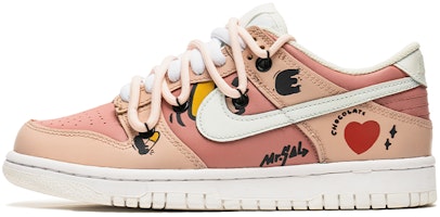 Nike Dunk Low カスタム「鶴心グラフィティ」 DH9765-100(TeamB-女款桃粉爱心Q-BOX) Order Nike Dunk Low カスタム「鶴心グラフィティ」 DH9765-100(TeamB-女款桃粉爱心Q-BOX)