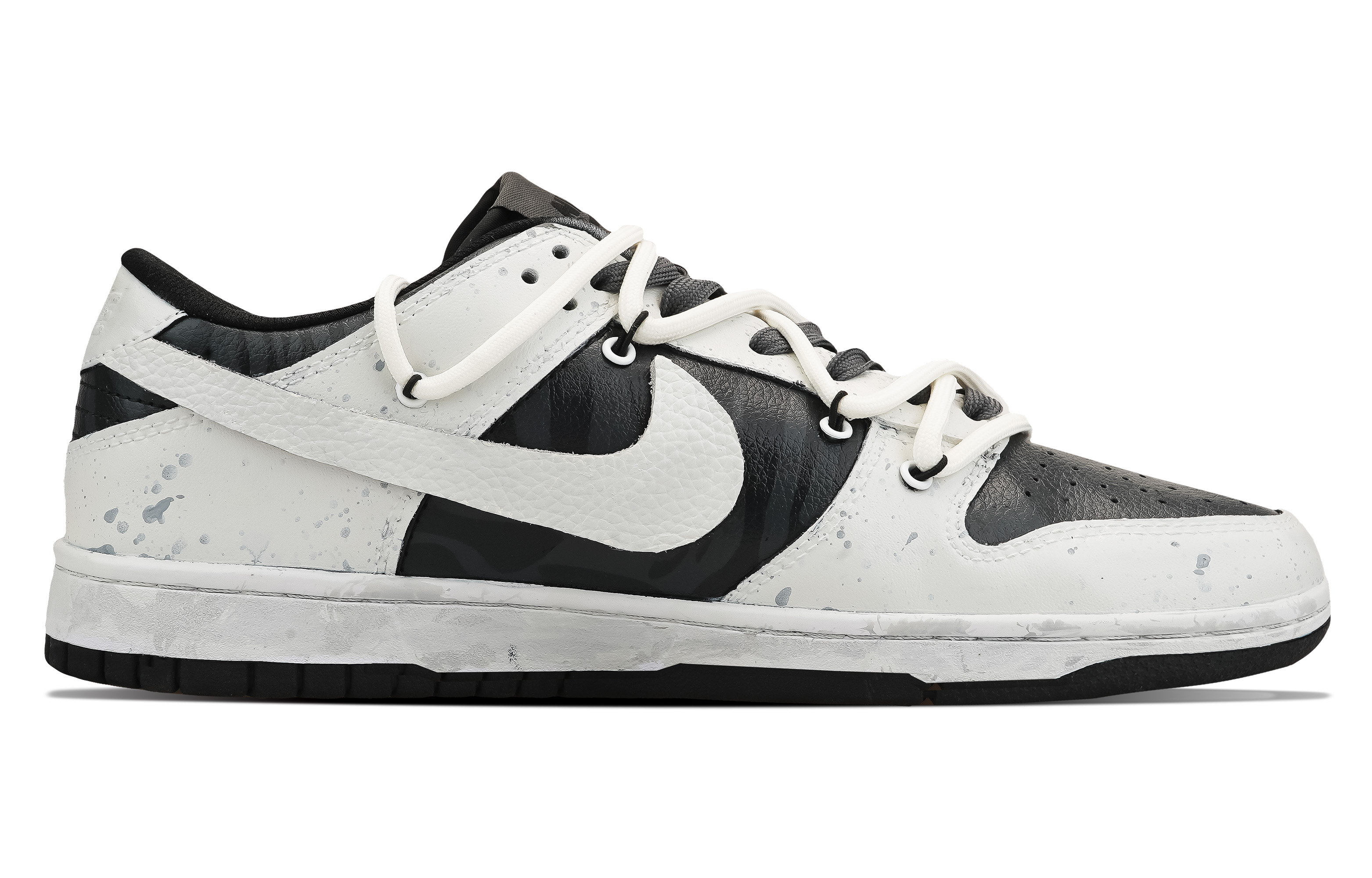 Lookbook 【カスタムシューズ】ナイキ ダンク ロー「ゼブラ ブラック＆ホワイト」DV0831-002-445733 DV0831-002-445733