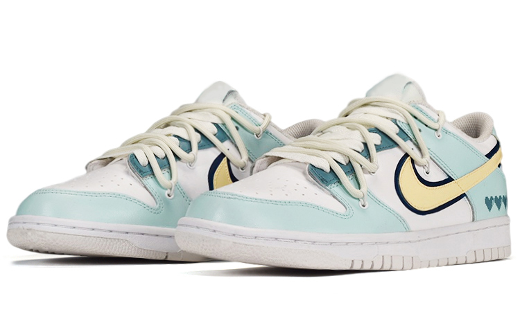 Lookbook 나이키 덩크 로우 디컨 "하늘색 하트" (커스텀) DH9765-100(TeamE-女款解构风爱心款黄蓝)