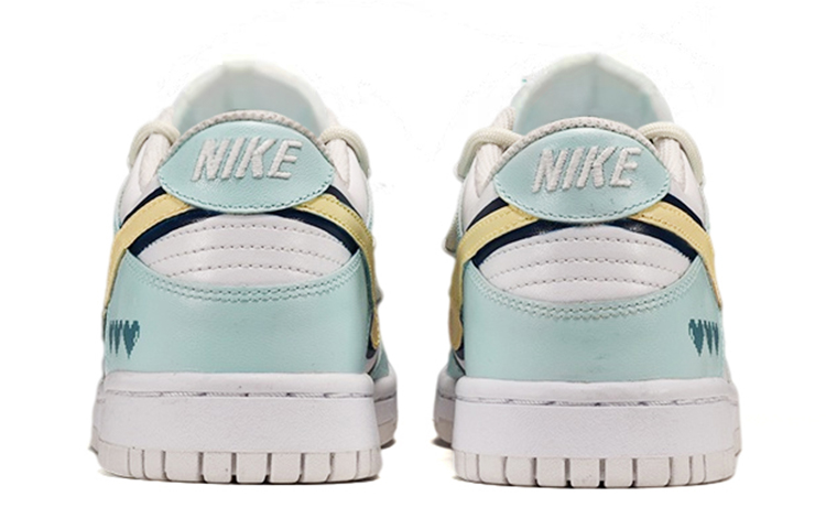 Shop 나이키 덩크 로우 디컨 "하늘색 하트" (커스텀) DH9765-100(TeamE-女款解构风爱心款黄蓝)