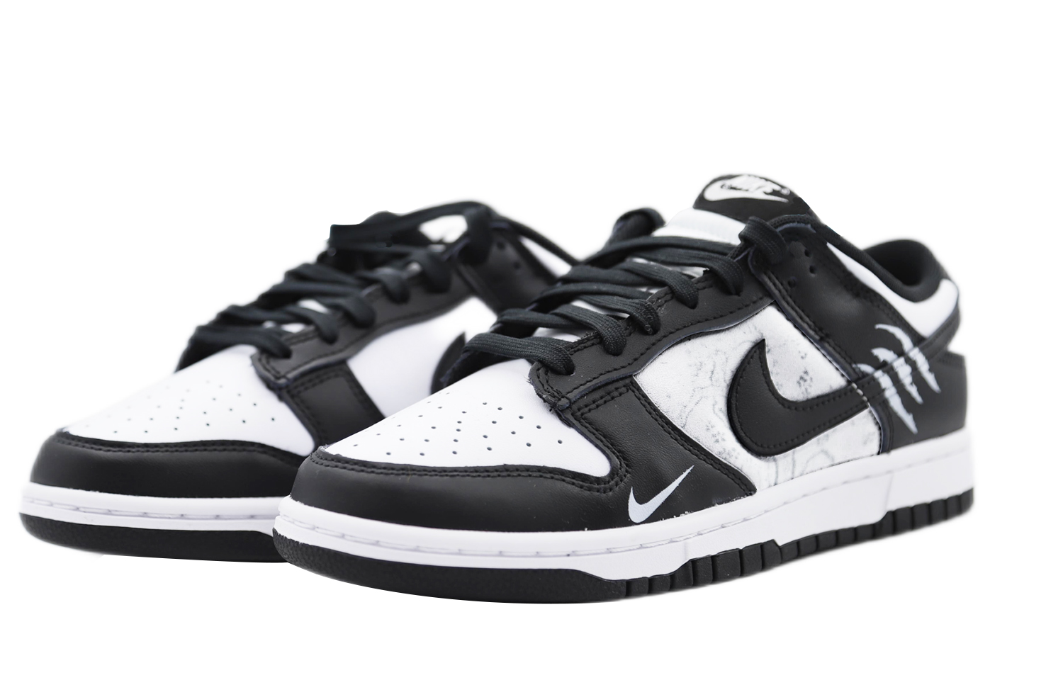 Lookbook 나이키 덩크 로우 레트로 '블랙 화이트' (커스텀) DD1391-100(Team48-金刚狼)