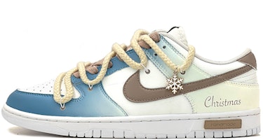 나이키 덩크 로우 레트로 '크리스마스 선물 블루' (58 characters) DJ6188-101(TeamS-圣诞渐变改色SBOX) Order 나이키 덩크 로우 레트로 '크리스마스 선물 블루' (58 characters) DJ6188-101(TeamS-圣诞渐变改色SBOX)