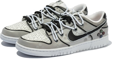 【定製球鞋】 Nike Dunk Low Retro 野鶴製造 電競遊戲機主題 立體按鍵 二次元 耐磨 低幫 板鞋 男款 灰白黑 Lookbook 【定製球鞋】 Nike Dunk Low Retro 野鶴製造 電競遊戲機主題 立體按鍵 二次元 耐磨 低幫 板鞋 男款 灰白黑