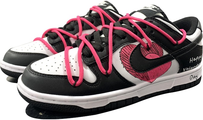 【定製球鞋】 Nike Dunk Low Retro 熊貓經典配色 心心相印 手繪塗鴉 低幫 板鞋 男款 黑白粉 Lookbook 【定製球鞋】 Nike Dunk Low Retro 熊貓經典配色 心心相印 手繪塗鴉 低幫 板鞋 男款 黑白粉