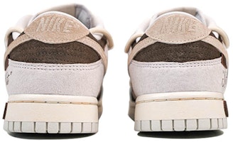 나이키 덩크 로우 레트로 프리미엄 '헤이즐넛 코코아 스웨이드' DD8338-001(Team27-男款榛果可可) Shop 나이키 덩크 로우 레트로 프리미엄 '헤이즐넛 코코아 스웨이드' DD8338-001(Team27-男款榛果可可)