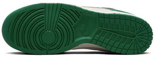 【カスタムシューズ】ナイキ ダンク ロー レトロ SE『ロト ジャックポット グリーン ホワイト レッド』 DR9654-100(Team25-飘彩圣诞树) Details for 【カスタムシューズ】ナイキ ダンク ロー レトロ SE『ロト ジャックポット グリーン ホワイト レッド』 DR9654-100(Team25-飘彩圣诞树)