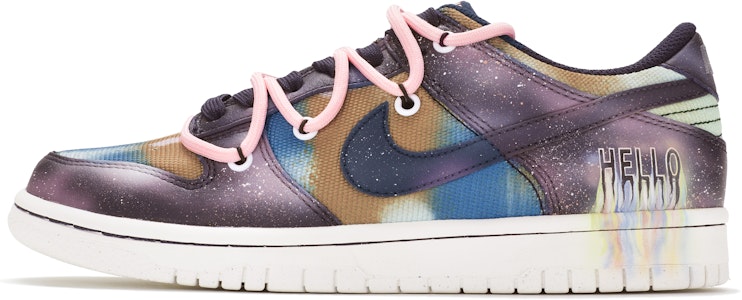 나이키 덩크 로우 SE '별빛 해체 보라 파랑 노랑' (70) DM1051-400(TeamR-女款喷绘星空黑粉) Buy 나이키 덩크 로우 SE '별빛 해체 보라 파랑 노랑' (70) DM1051-400(TeamR-女款喷绘星空黑粉)