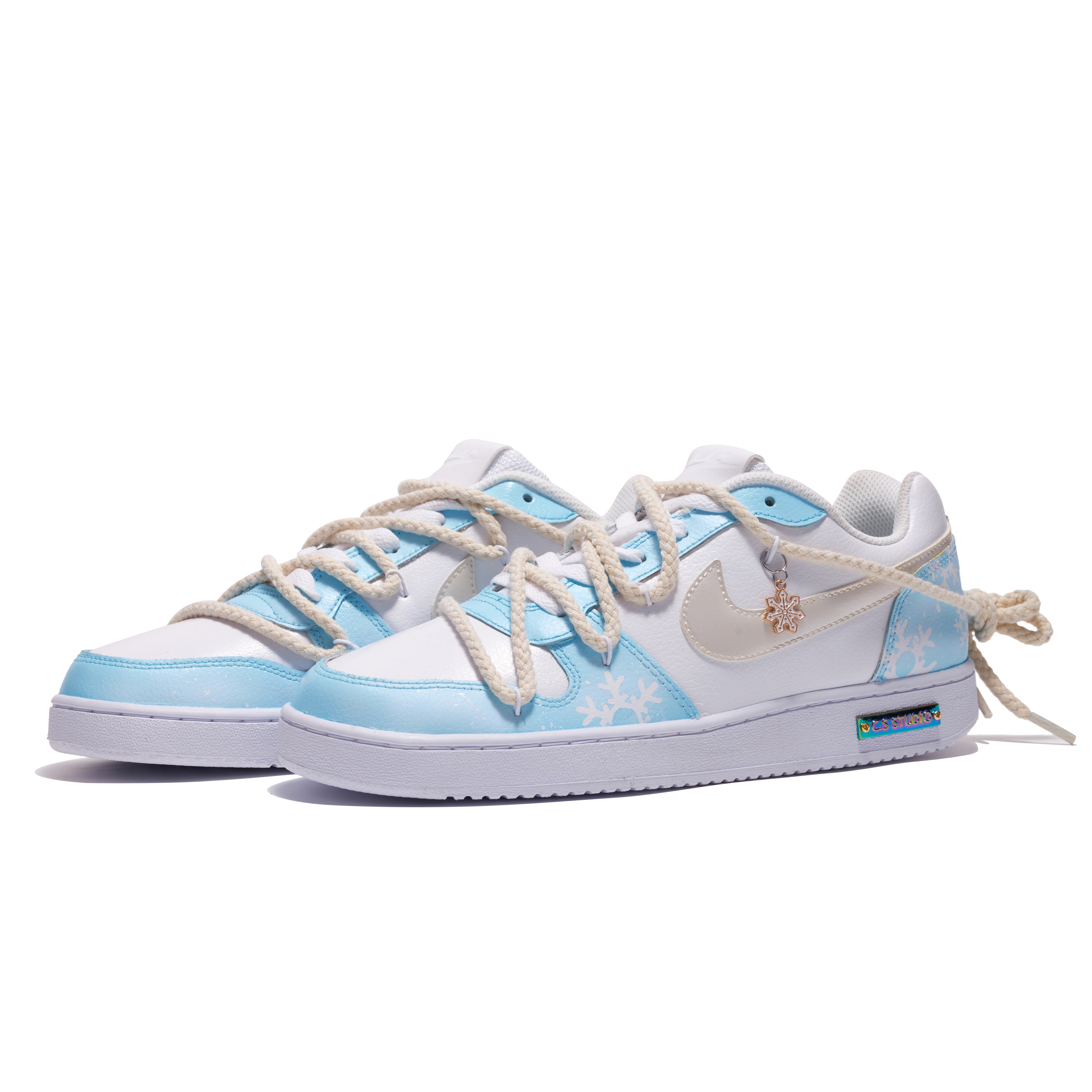 Lookbook 【客製化球鞋】Nike EBERNON Low 雪花 聖誕主題 手繪噴繪 特殊鞋盒 休閒 低筒 板鞋 男款 藍白