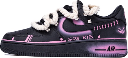 【定制球鞋】 Nike Air Force 1 Low FUN FOR FUN SOS KID 潮玩聯名定制 潮玩 集體失控 低筒 板鞋 GS 黑粉 Order 【定制球鞋】 Nike Air Force 1 Low FUN FOR FUN SOS KID 潮玩聯名定制 潮玩 集體失控 低筒 板鞋 GS 黑粉