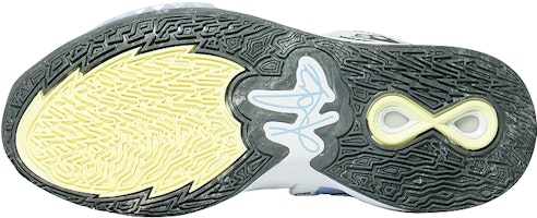 ナイキ カイリー 8 「プレイフルキトン ホワイト アイスブルー」カスタムシューズ DC9134-102(Team10-玩耍小猫) Details for ナイキ カイリー 8 「プレイフルキトン ホワイト アイスブルー」カスタムシューズ DC9134-102(Team10-玩耍小猫)