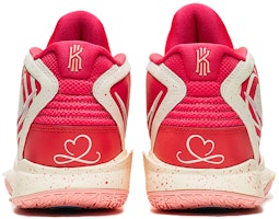 【定制球鞋】 Nike Kyrie 8 infinity 野鶴製造 心動愛心 猛男粉 禮盒 中幫 籃球鞋 男女同款 米粉 Shop 【定制球鞋】 Nike Kyrie 8 infinity 野鶴製造 心動愛心 猛男粉 禮盒 中幫 籃球鞋 男女同款 米粉
