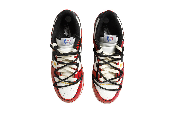 Shop 나이키 NBA 덩크 로우 '레드화이트블랙 스타즈' (커스텀) DO6288-100(Team拾玖-白红星星女S-BOX)