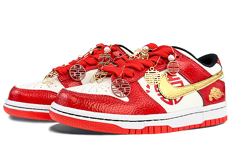 Lookbook 【カスタムシューズ】ナイキ NBA x ダンク ロー EMB 'シカゴレッドゴールド' DO6288-100(Team40-GSDUNK婚鞋红金)