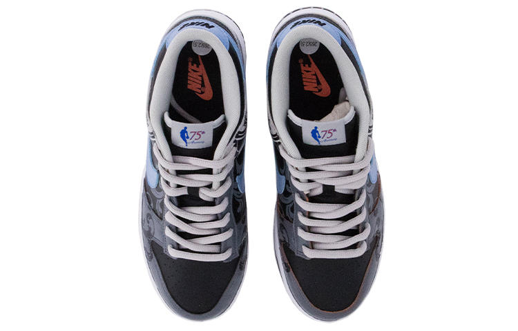 Shop [定制鞋] 耐克 NBA x Dunk Low EMB '灰色黑色中国' DD3363-002(TeamNine-男款唐草灰黑)