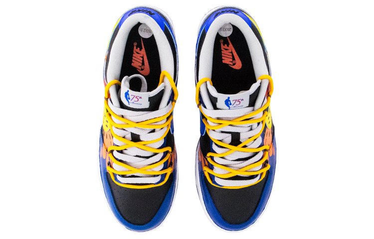 Shop [カスタムシューズ] ナイキ NBA x ダンク ロー EMB 'ニックス グラフィティ' DD3363-002(TeamNine-男款艺术创想蓝黑)