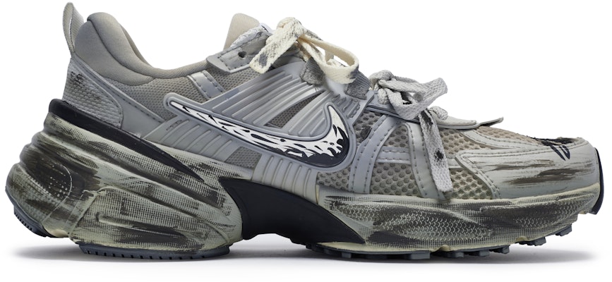 【定製球鞋】Nike V2K Run 811製造 荒蕪痕跡 特殊鞋盒 廢土風 戶外防滑 低筒跑步鞋 男女同款 藍灰黃 Lookbook 【定製球鞋】Nike V2K Run 811製造 荒蕪痕跡 特殊鞋盒 廢土風 戶外防滑 低筒跑步鞋 男女同款 藍灰黃