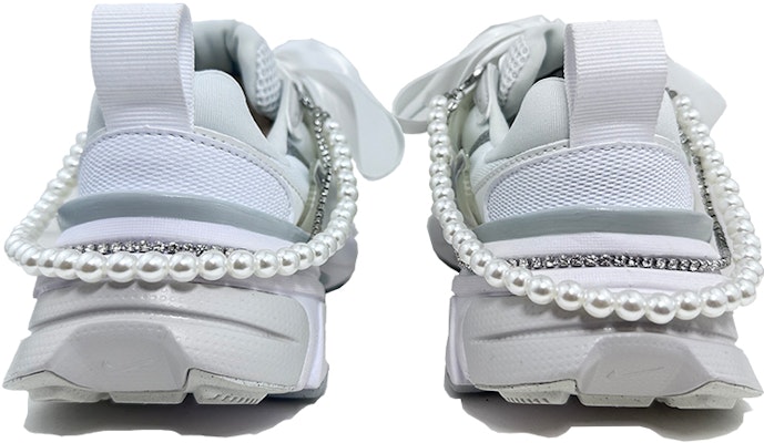 【訂製球鞋】 Nike V2K Run 銀月公主 精品禮盒 芭蕾風 婚鞋 蕾絲珍珠 網布耐磨透氣增高 低筒 休閒跑步鞋 男女同款 銀白 Purchase 【訂製球鞋】 Nike V2K Run 銀月公主 精品禮盒 芭蕾風 婚鞋 蕾絲珍珠 網布耐磨透氣增高 低筒 休閒跑步鞋 男女同款 銀白