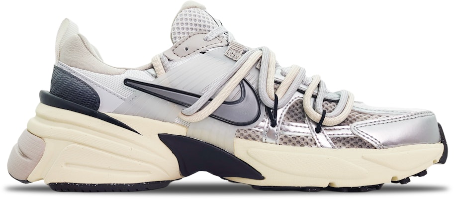 【自訂球鞋】Nike V2K Run 告白 百搭舒適 網布織物減震防滑 低筒跑步鞋 男女同款 銀白 Lookbook 【自訂球鞋】Nike V2K Run 告白 百搭舒適 網布織物減震防滑 低筒跑步鞋 男女同款 銀白