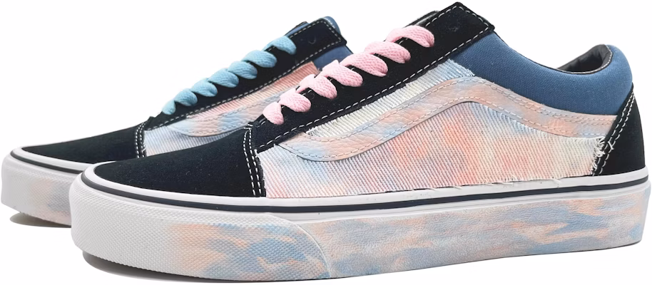 반스 올드스쿨 '그라피티 구름 환상' (Custom) VN000D3HNVY(Team113-彩云幻想) Lookbook 반스 올드스쿨 '그라피티 구름 환상' (Custom) VN000D3HNVY(Team113-彩云幻想)