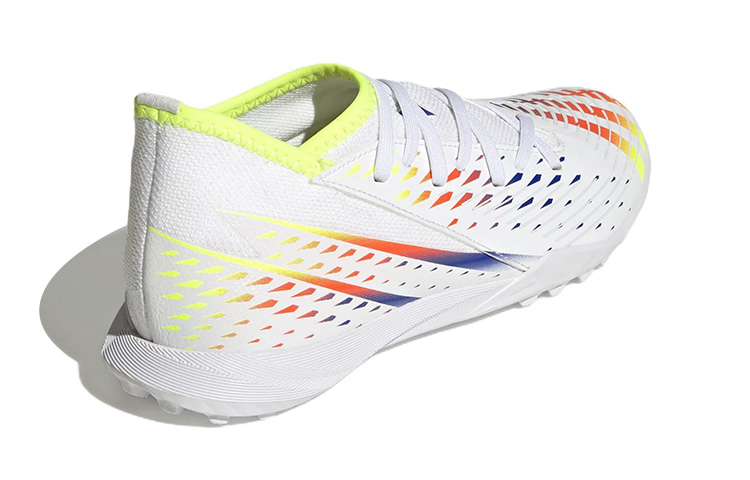 Shop （小学）阿迪达斯 Predator Edge.3 TF 'Al Rihla 套装 - 白色' GV8502