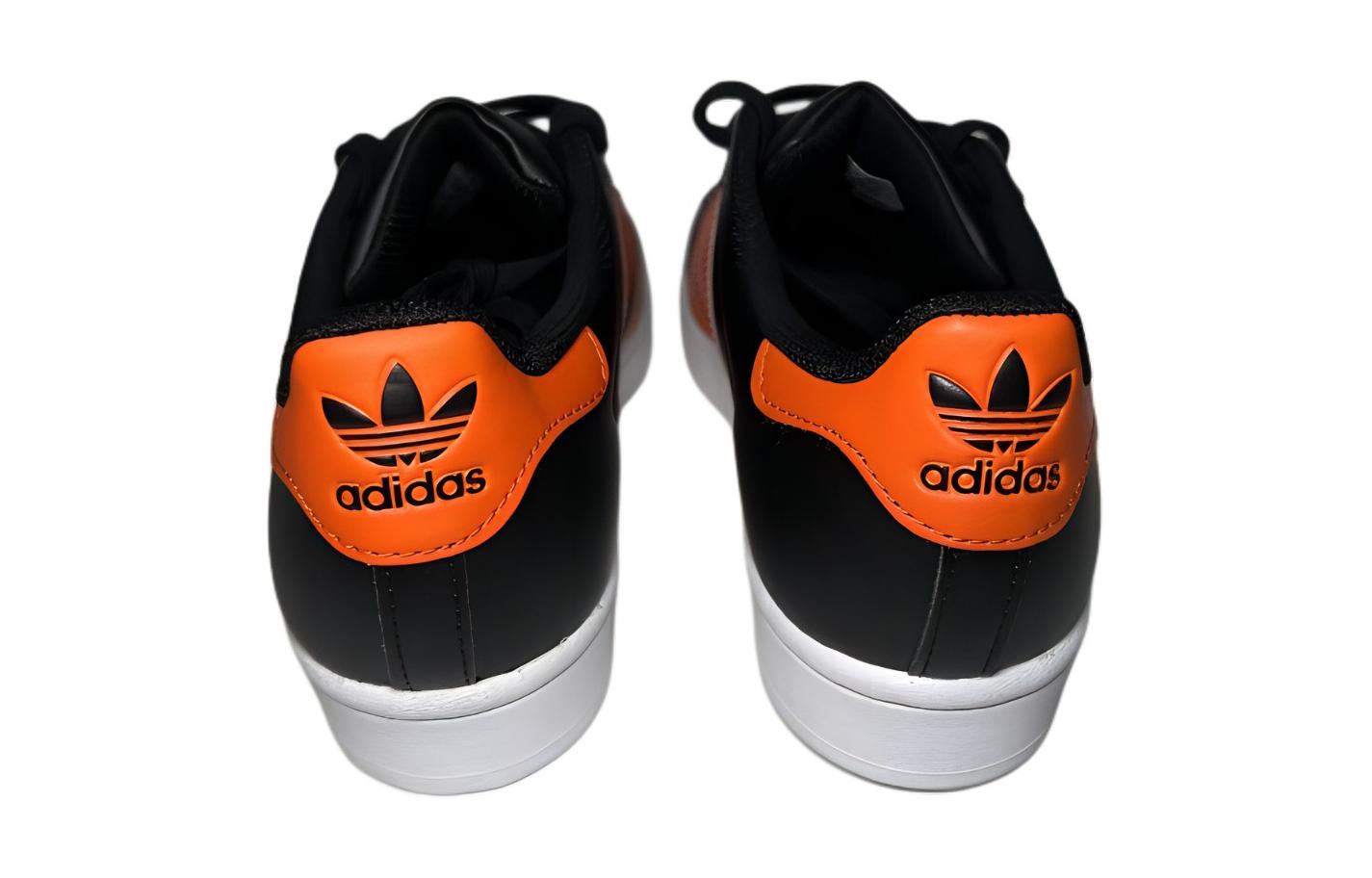 Shop (Kanak-Kanak) adidas Superstar 'Hitam Jingga Separuh Terang' GY9329