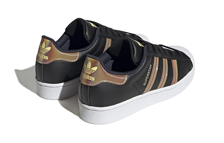 Shop （小學）adidas Superstar「黑色虹彩」HQ4364
