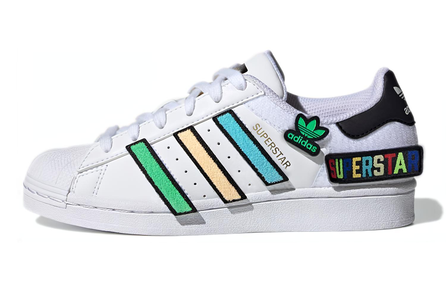(Grade School) adidas Superstar 'Patches' Q47342