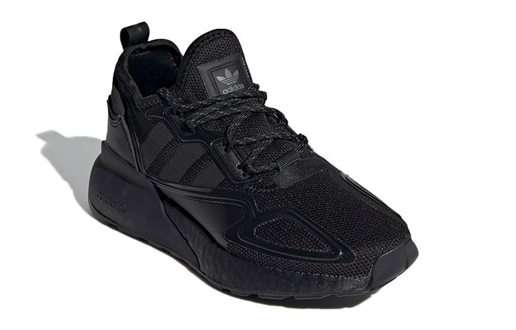 Lookbook (Grade School) adidas ZX 2K Boost 'Triple Black' para niños. FX7476