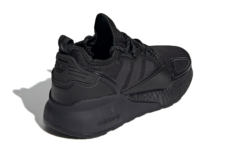 Shop (Grade School) adidas ZX 2K Boost 'Triple Black' para niños. FX7476