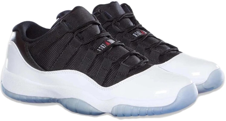 (小学) Air Jordan 11 复刻低帮 'Tuxedo' 运动鞋 528896-110 Lookbook (小学) Air Jordan 11 复刻低帮 'Tuxedo' 运动鞋 528896-110