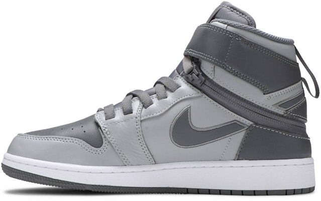 (Akas Sekolah) Air Jordan 1 High FlyEase 'Light Smoke Grey' DC7986-003 Lookbook (Akas Sekolah) Air Jordan 1 High FlyEase 'Light Smoke Grey' DC7986-003