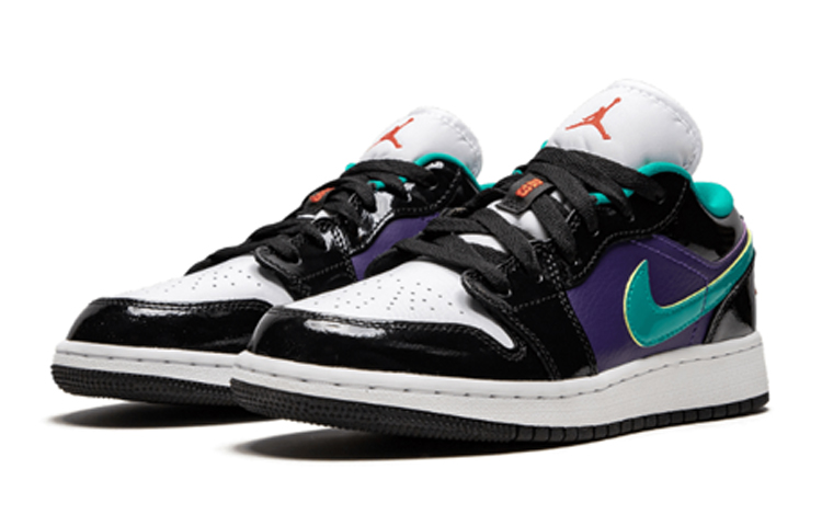 Shop (小學年級) Air Jordan 1 Low '黑色 Turbo 綠' 553560-035