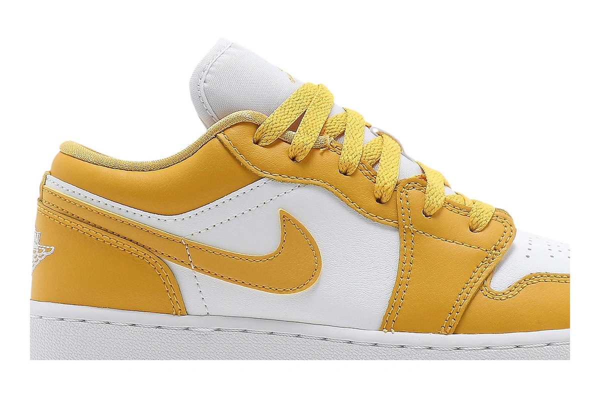 (Grade School) Air Jordan 1 Low 'Pollen' 553560-171
