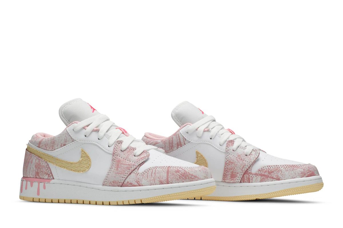 (Grade School) Air Jordan 1 Low 'Strawberry Ice Cream' CW7104-601