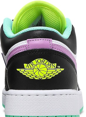 (GS) 에어 조던 1 로우 "화이트 바이올렛 쇼크" 553560-151 Sizing (GS) 에어 조던 1 로우 "화이트 바이올렛 쇼크" 553560-151