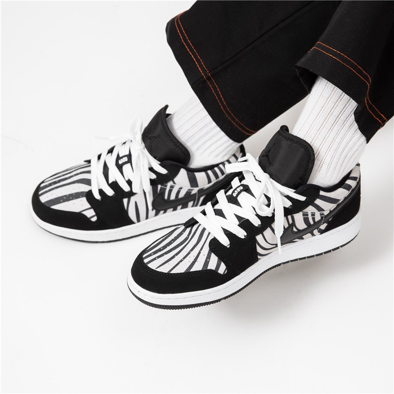 Order (GS) 에어 조던 1 로우 '지브라' 553560-057