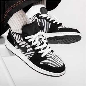 (GS) 에어 조던 1 로우 '지브라' 553560-057 Lookbook (GS) 에어 조던 1 로우 '지브라' 553560-057