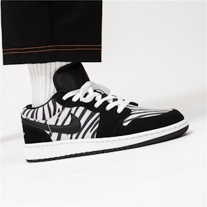 (GS) 에어 조던 1 로우 '지브라' 553560-057 Shop (GS) 에어 조던 1 로우 '지브라' 553560-057