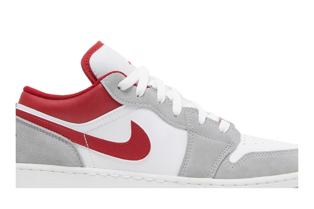 (Grade School) Air Jordan 1 Low SE 'Light Smoke Grey Gym Red' DM0589-016